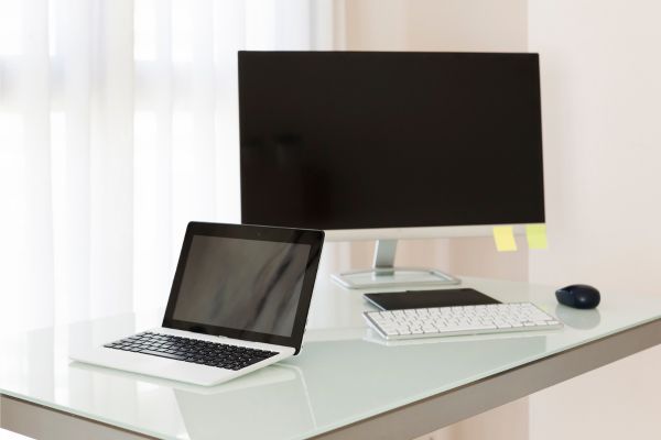 Como Escolher o Computador Perfeito para a Sua Profissão: O Guia de Performance para o Trabalho Moderno